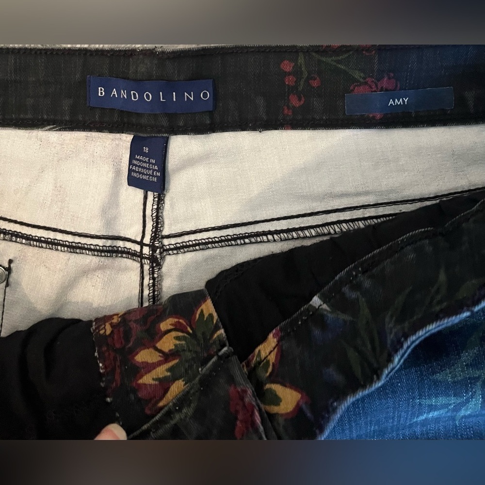 Bandolino Women's Amy Modern Straight Leg Jean Pants Black Floral Size 18 - Picture 4 of 4